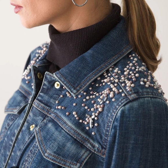 White House Black Market Hillary Pearl Embellished Denim Trucker Jacket Size XS - Picture 4 of 10